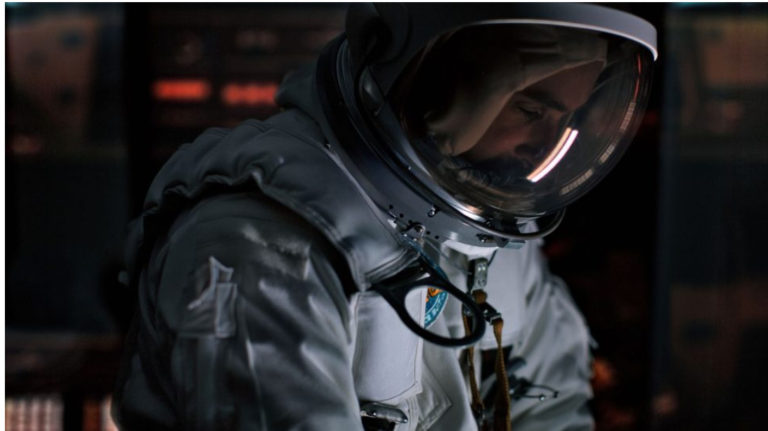 Bezos “punta” alla Luna e offre alla Nasa uno "sconto" di 2 miliardi. Guanto di sfida a Musk