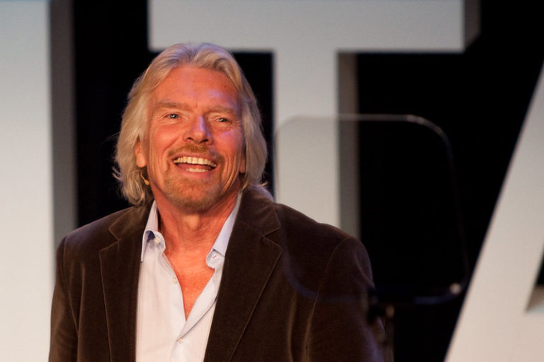 Turismo spaziale, la difesa di Richard Branson: “Nessun danno molti benefici”